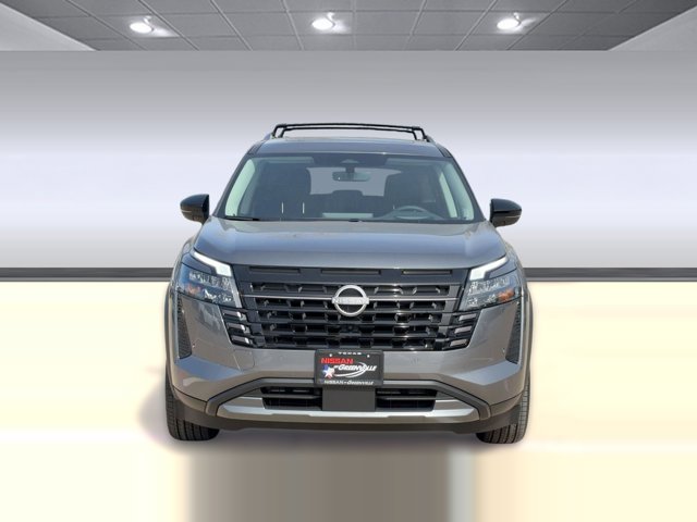 2026 Nissan Pathfinder Platinum Image 2 of 30