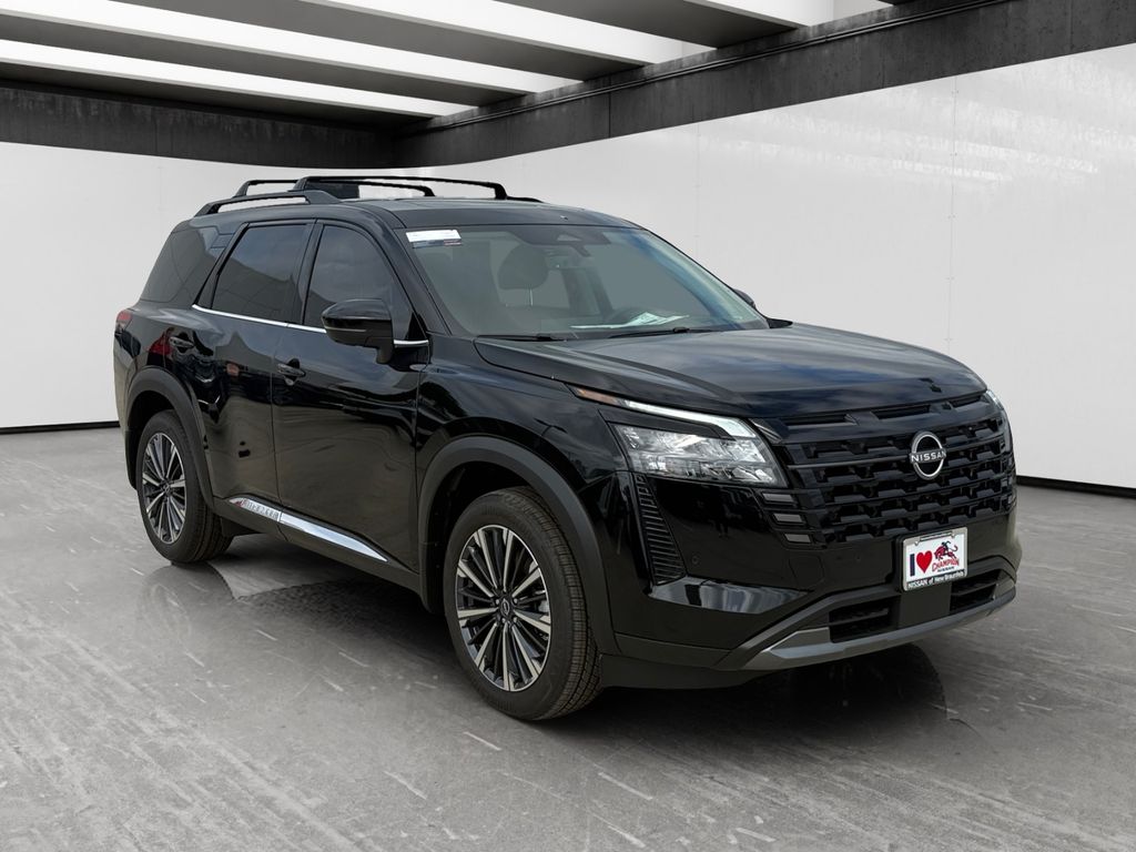 2026 Nissan Pathfinder Platinum Image 3 of 25