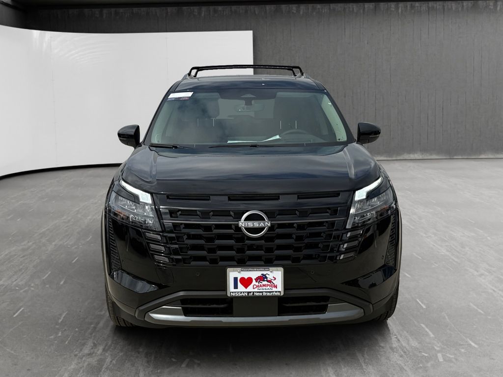 2026 Nissan Pathfinder Platinum Image 2 of 25