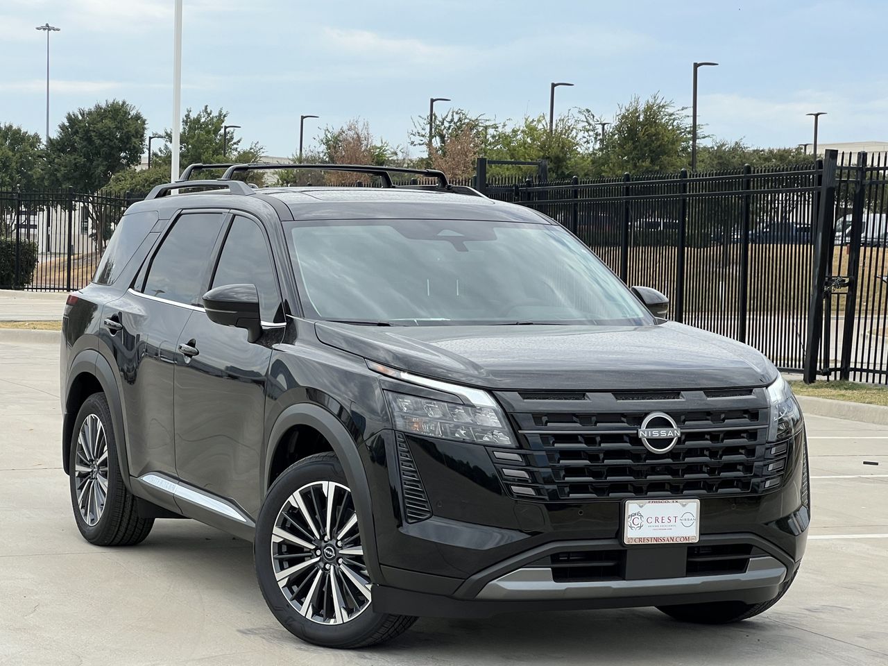 2026 Nissan Pathfinder Platinum Image 1 of 16