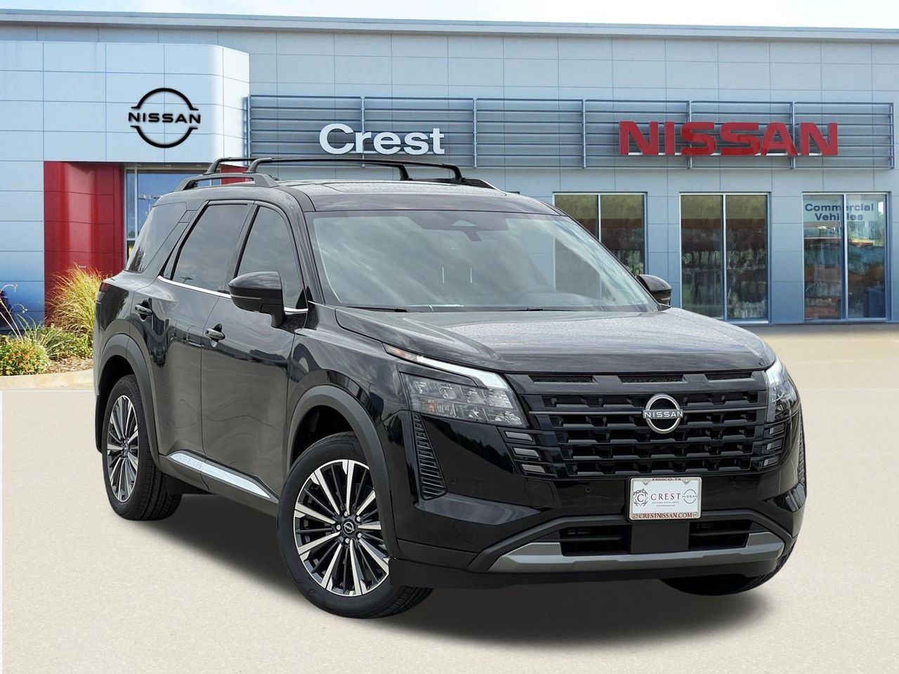 2026 Nissan Pathfinder Platinum Image 2 of 16