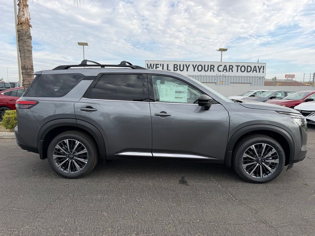 2026 Nissan Pathfinder Platinum Image 3 of 34