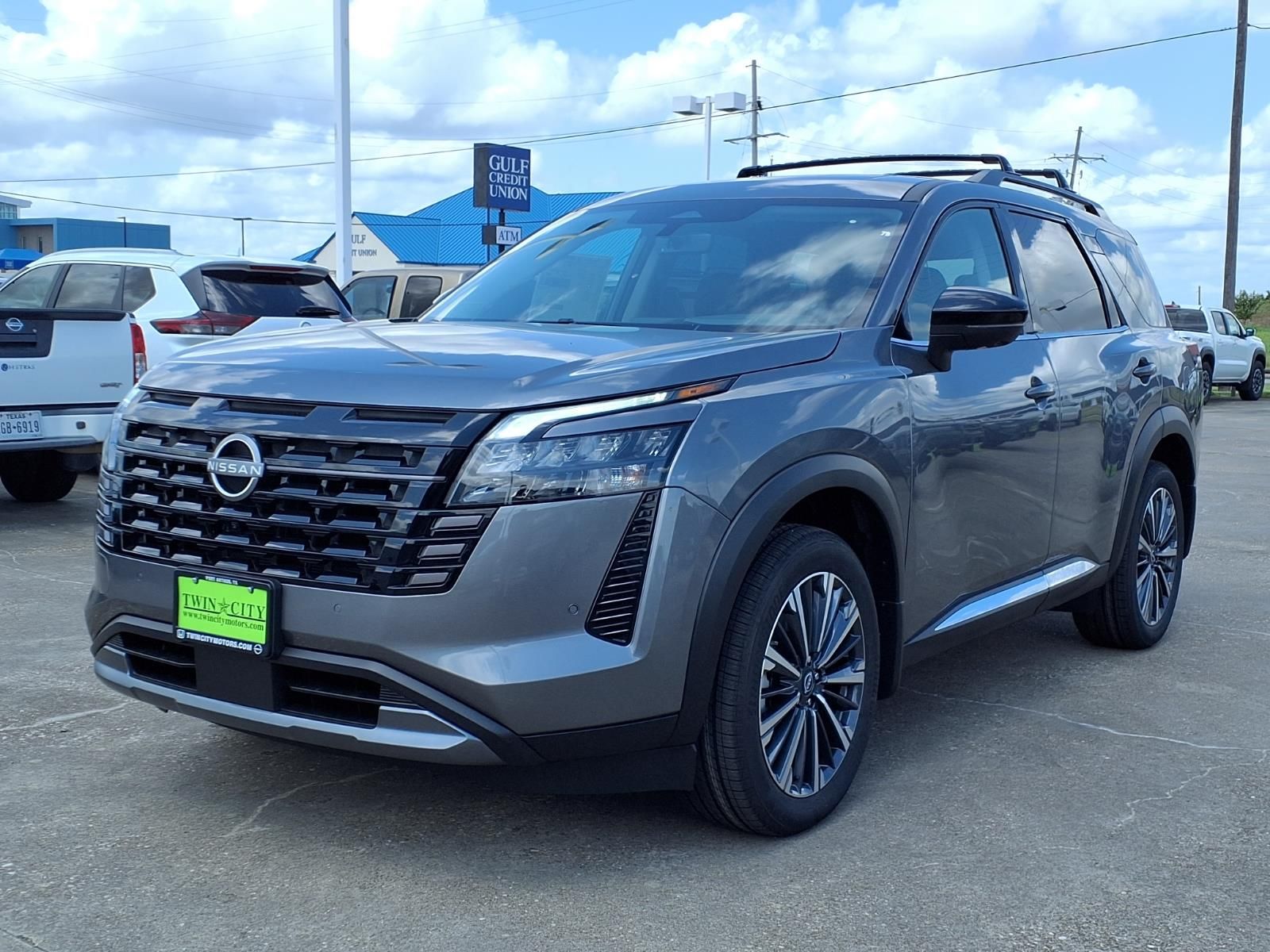 2026 Nissan Pathfinder Platinum Image 1 of 25