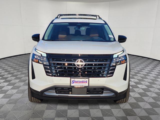 2026 Nissan Pathfinder Platinum Image 2 of 29