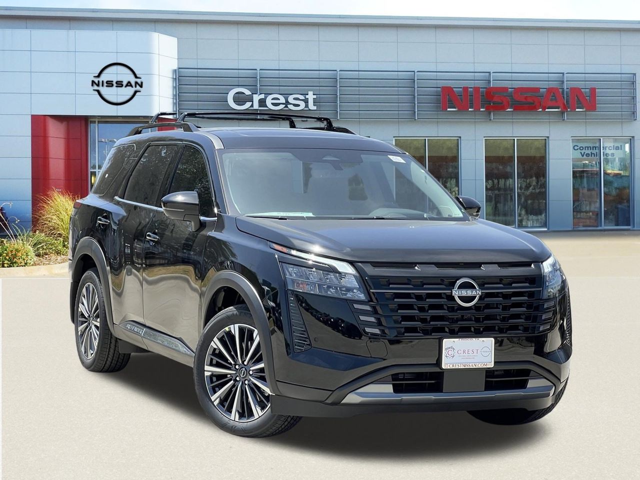 2026 Nissan Pathfinder Platinum Image 2 of 15