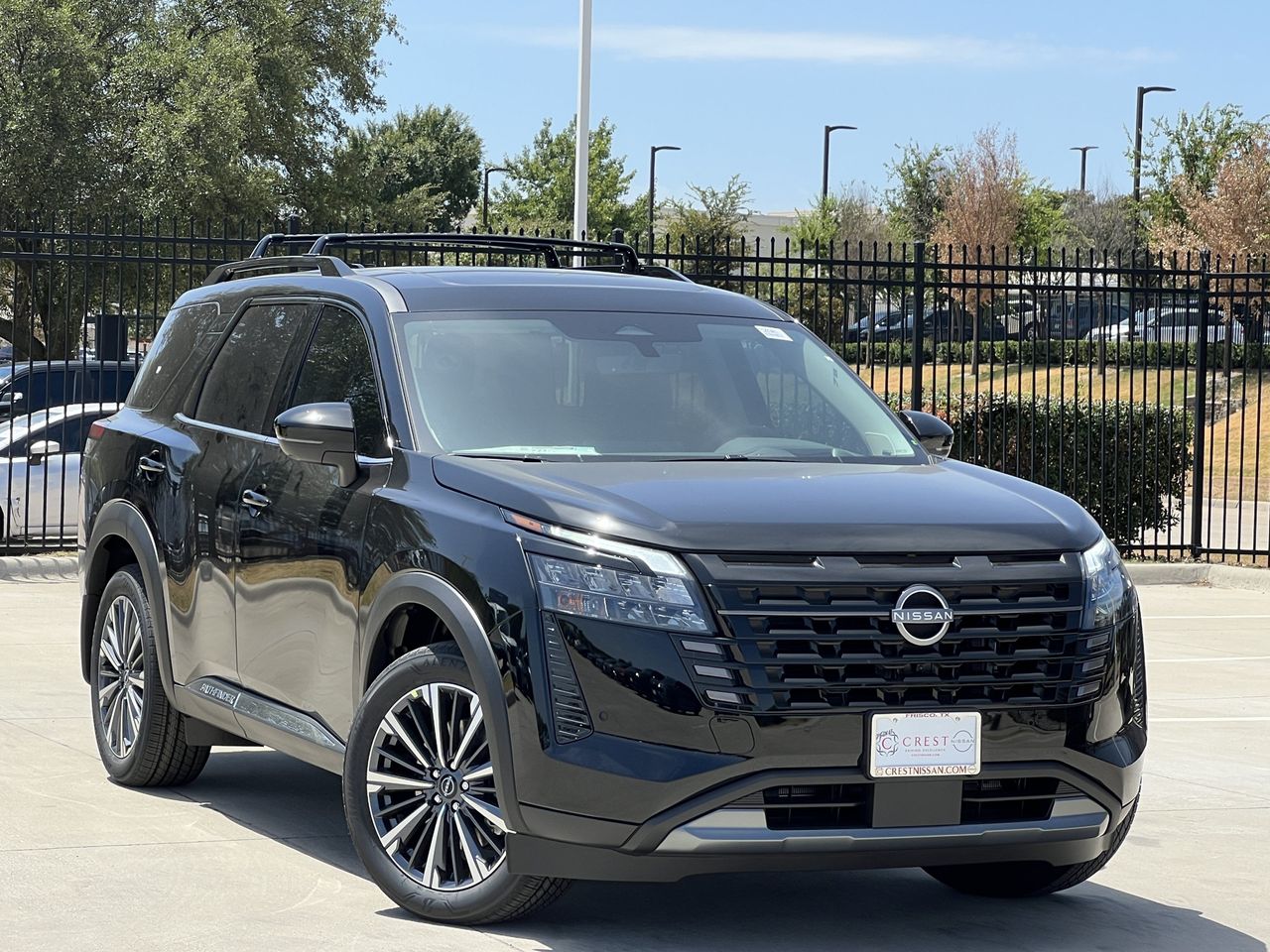 2026 Nissan Pathfinder Platinum Image 1 of 15