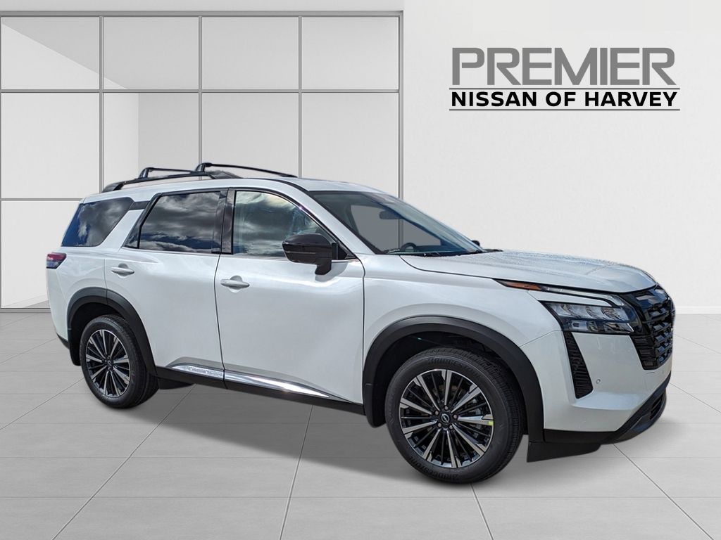 2026 Nissan Pathfinder Platinum Image 3 of 23