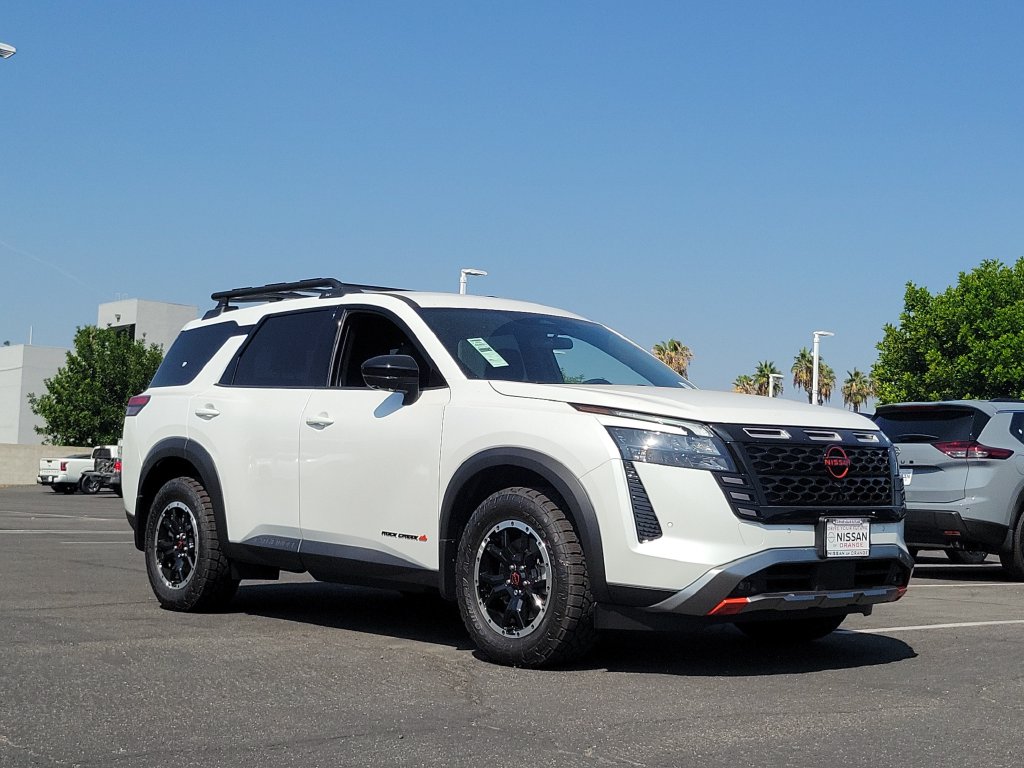 2026 Nissan Pathfinder Rock Creek Image 3 of 25