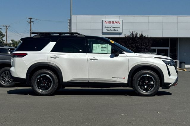 2026 Nissan Pathfinder Rock Creek Image 1 of 35