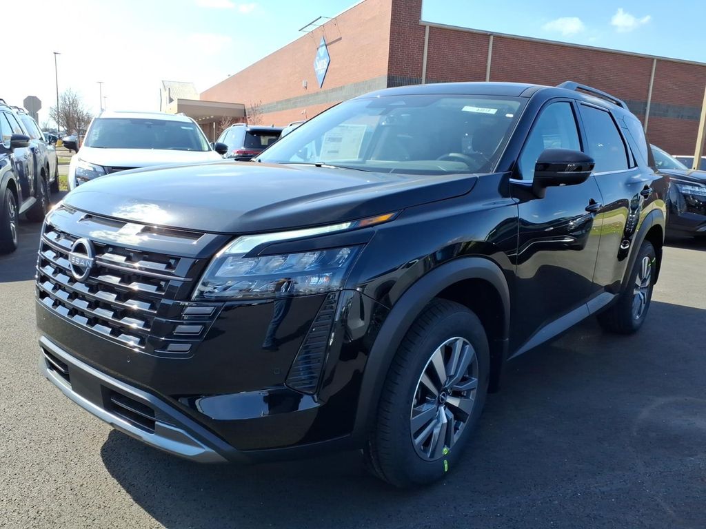2026 Nissan Pathfinder SL Image 1 of 32