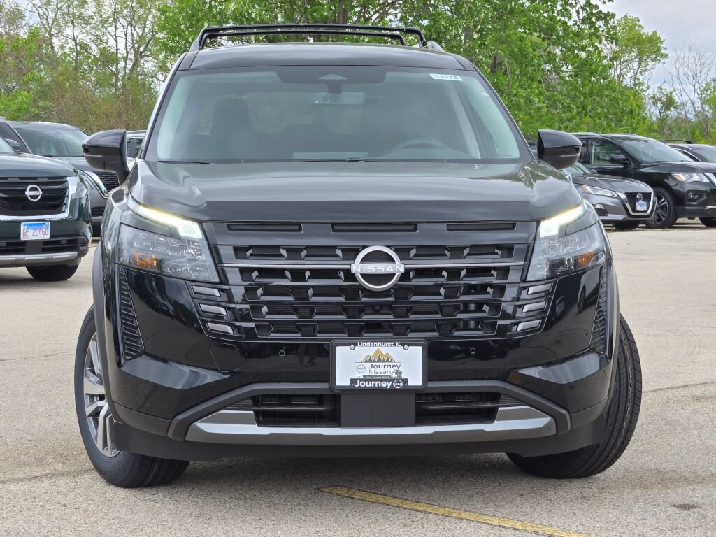 2026 Nissan Pathfinder SL Image 2 of 36