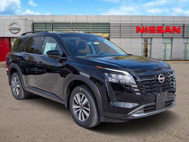 2026 Nissan Pathfinder SL Image 2 of 29