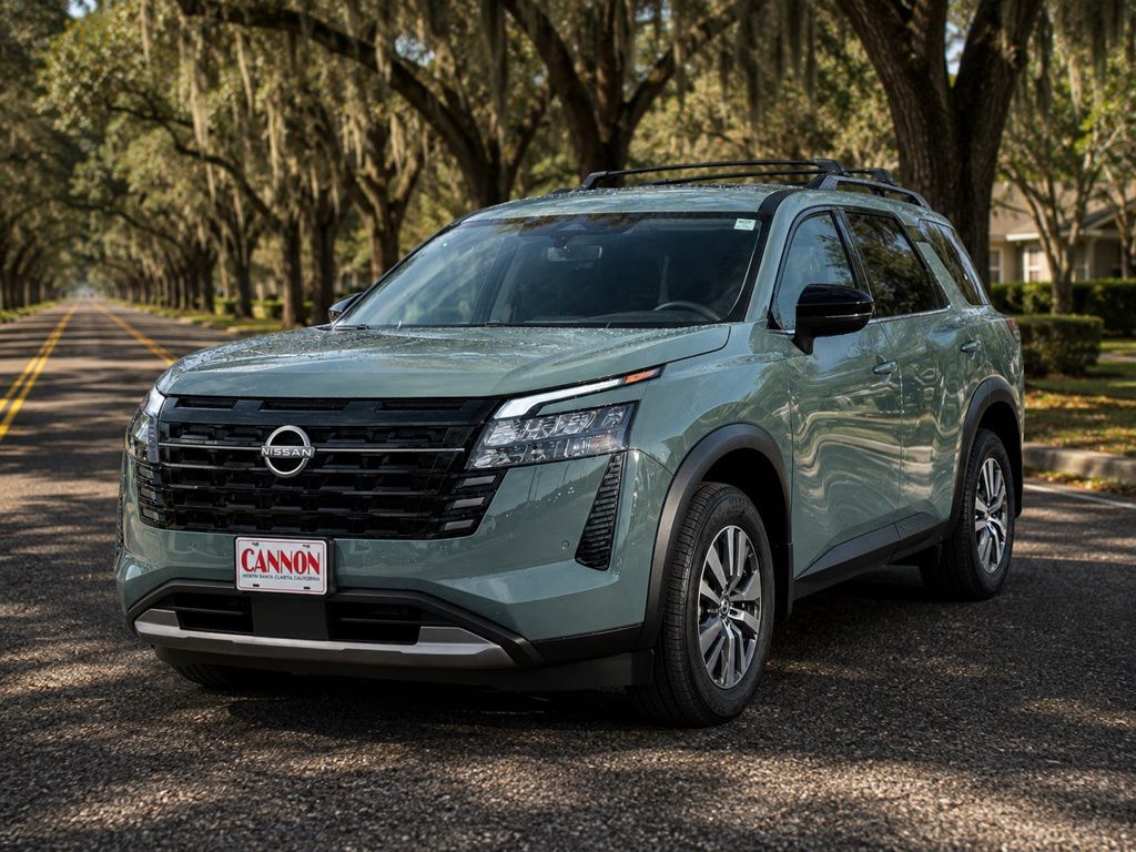 2026 Nissan Pathfinder SL Image 1 of 48