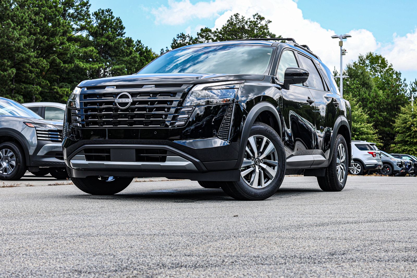 2026 Nissan Pathfinder SL Image 1 of 24