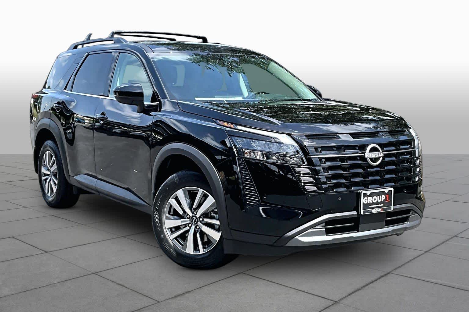 2026 Nissan Pathfinder SL Image 3 of 18