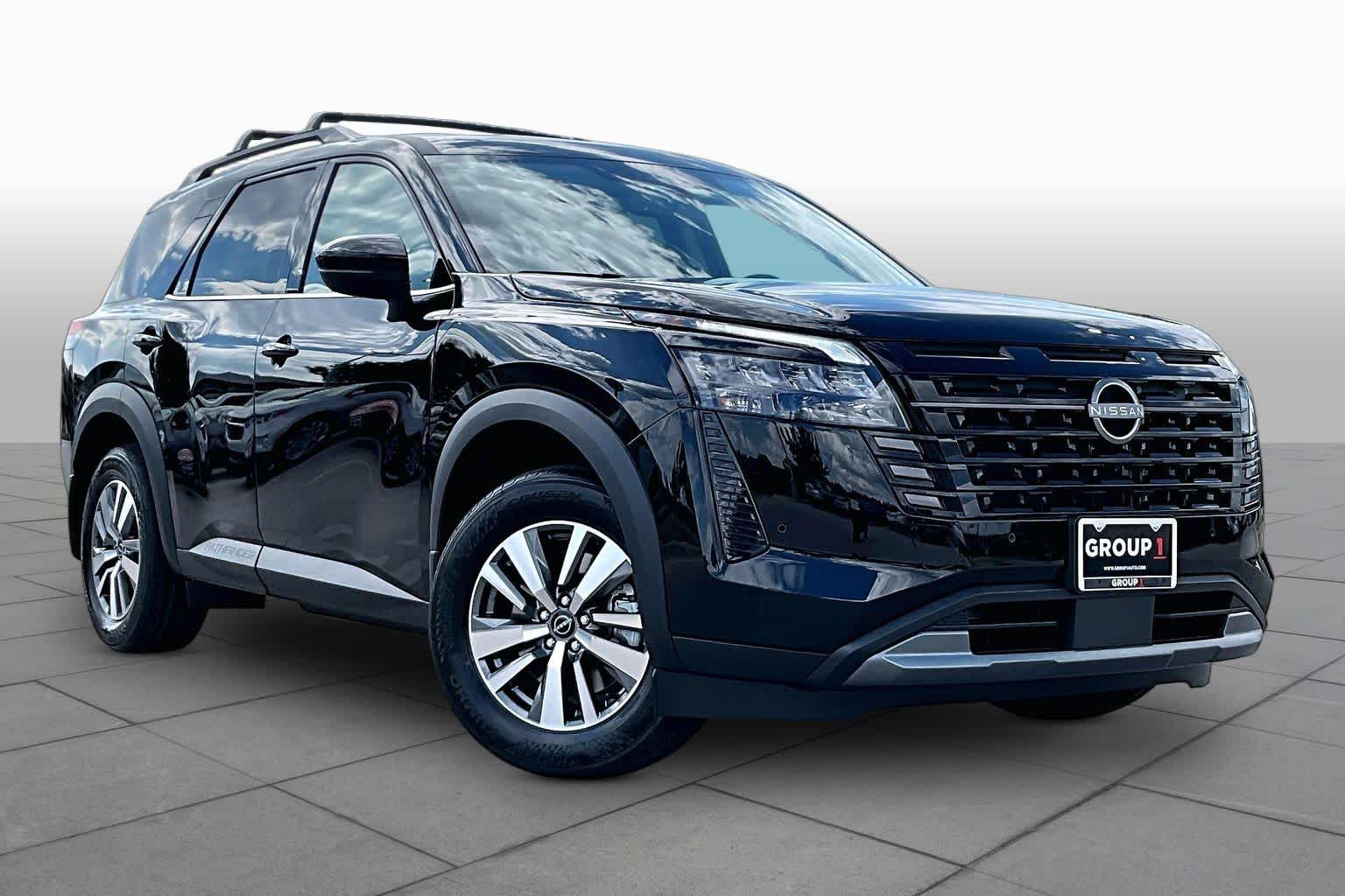 2026 Nissan Pathfinder SL Image 3 of 18