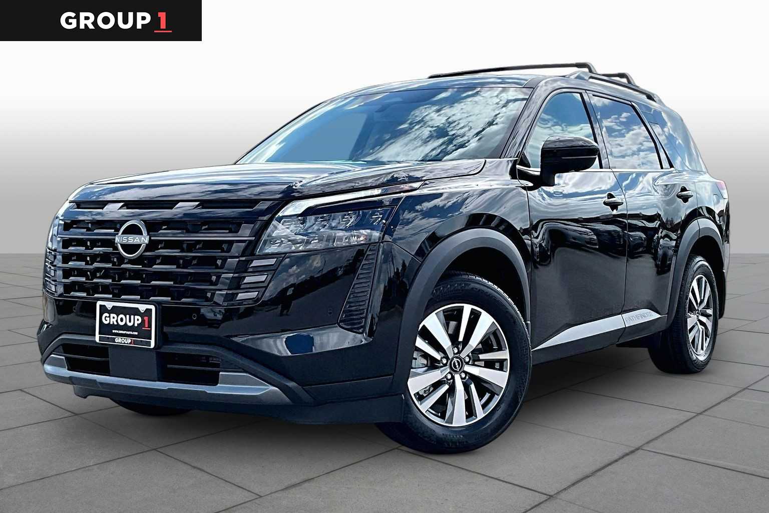 2026 Nissan Pathfinder SL Image 1 of 18