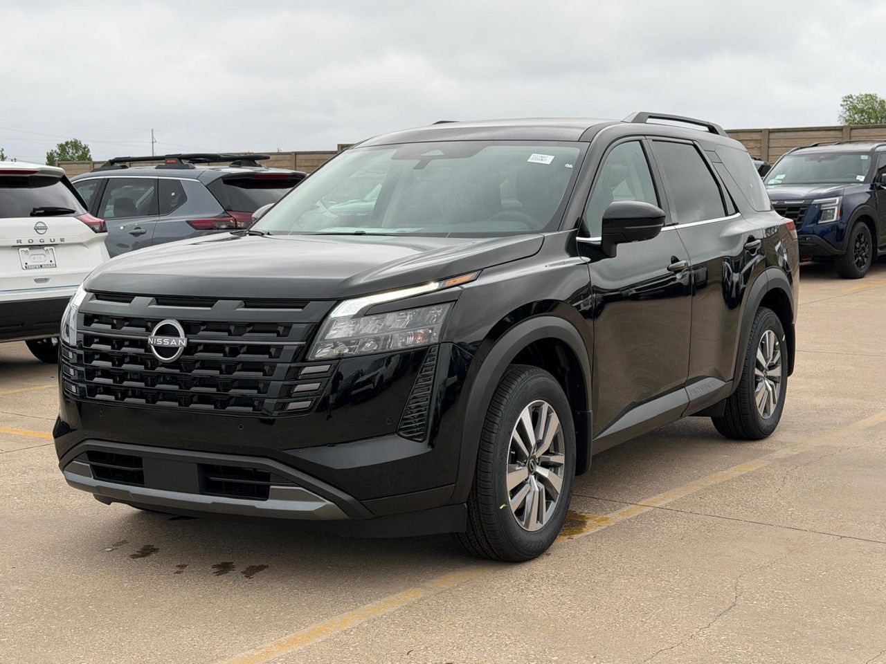2026 Nissan Pathfinder SL Image 1 of 23