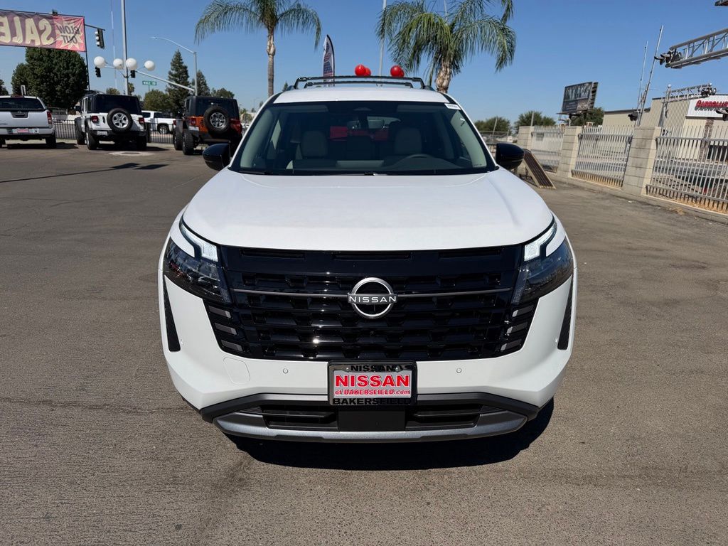2026 Nissan Pathfinder SL Image 2 of 33