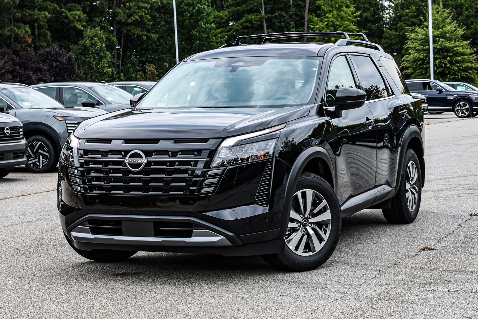 2026 Nissan Pathfinder SL Image 3 of 23