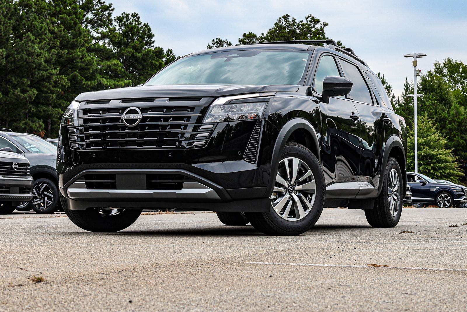 2026 Nissan Pathfinder SL Image 1 of 23