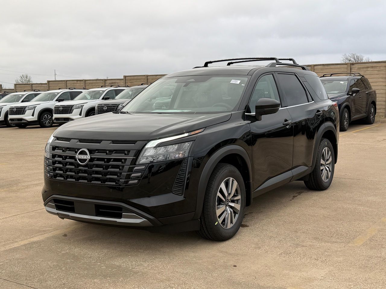 2026 Nissan Pathfinder SL Image 1 of 20