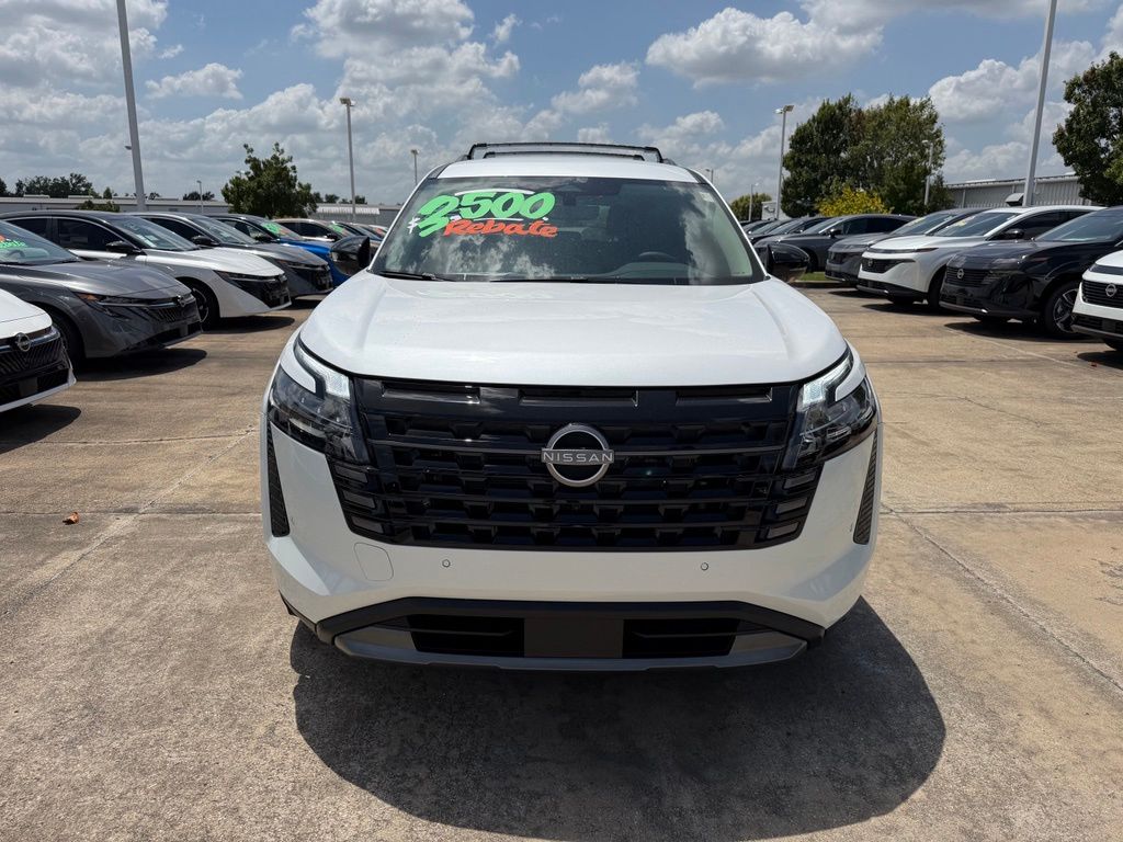 2026 Nissan Pathfinder SL Image 2 of 24