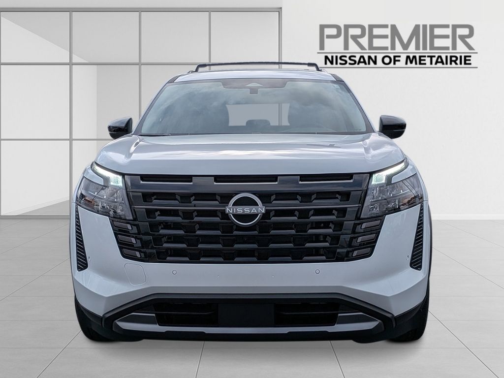2026 Nissan Pathfinder SL Image 2 of 21