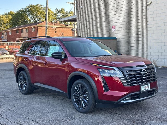 2026 Nissan Pathfinder SL Image 3 of 40