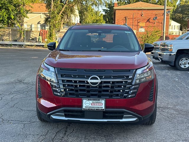 2026 Nissan Pathfinder SL Image 2 of 40