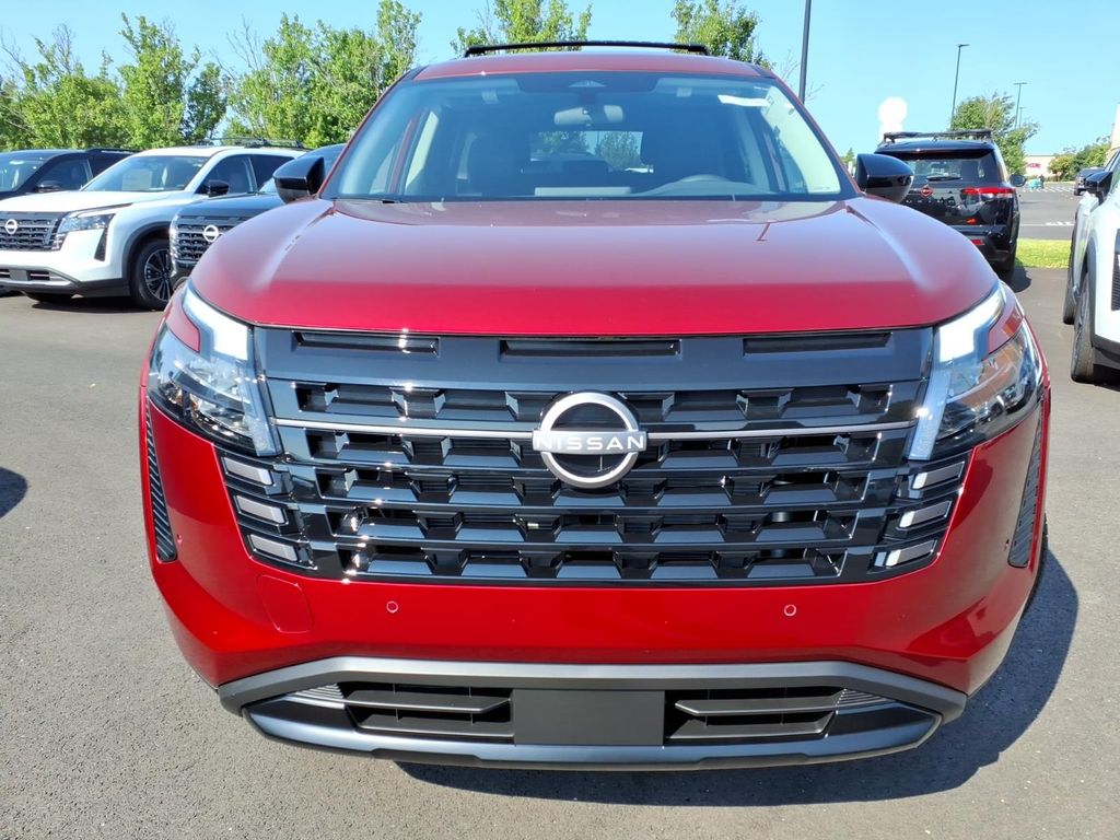 2026 Nissan Pathfinder SV Image 2 of 32