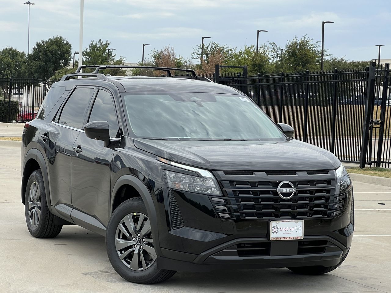 2026 Nissan Pathfinder SV Image 2 of 17
