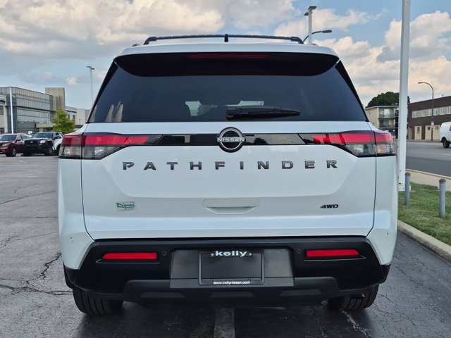2026 Nissan Pathfinder SV Image 2 of 17