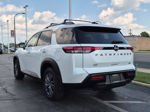 2026 Nissan Pathfinder SV Image 3 of 17