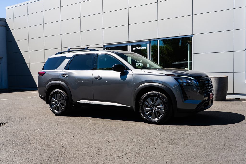 2026 Nissan Pathfinder SV Image 3 of 28