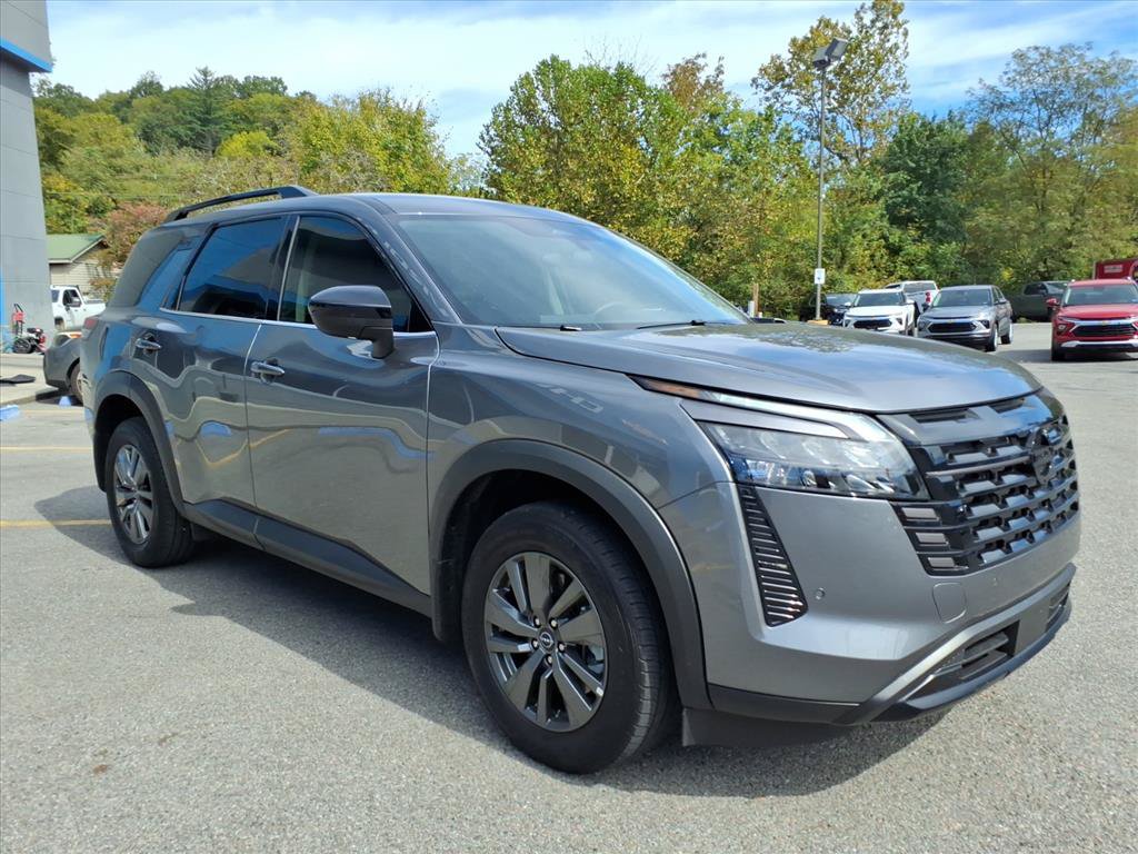 2026 Nissan Pathfinder SV Image 2 of 28