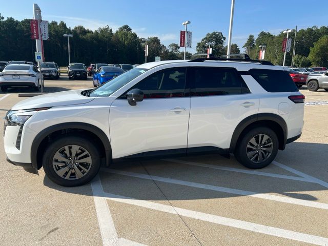 2026 Nissan Pathfinder SV Image 3 of 37
