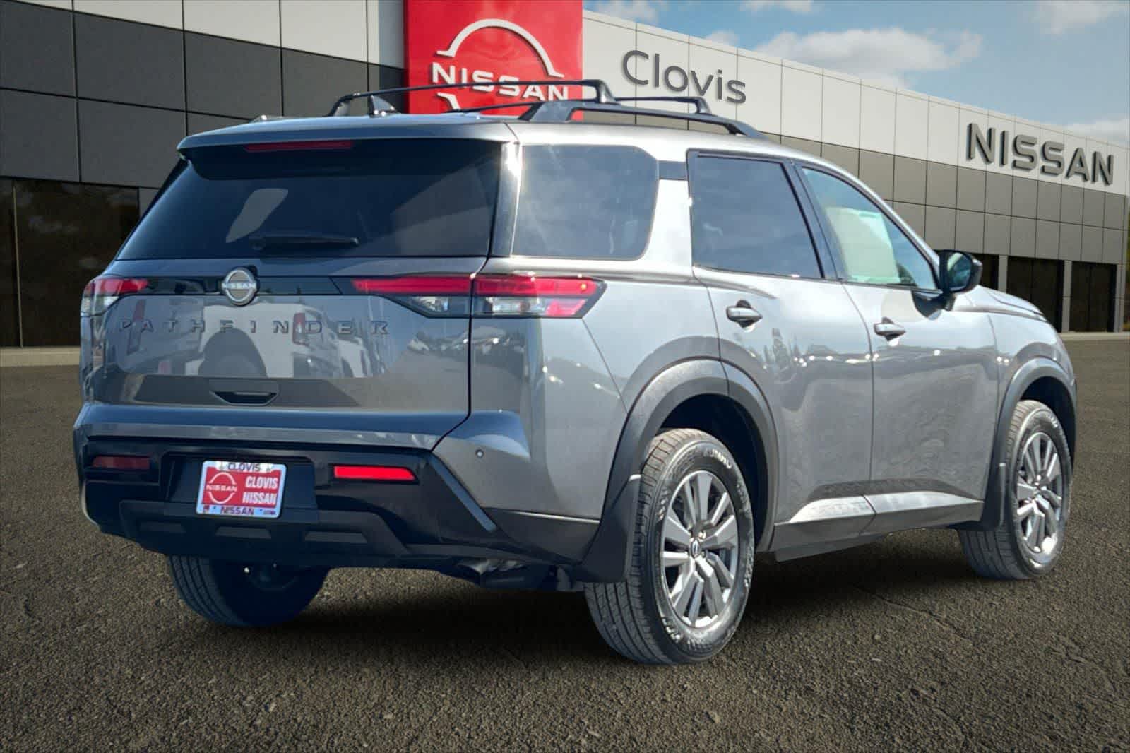 2026 Nissan Pathfinder SV Image 3 of 46