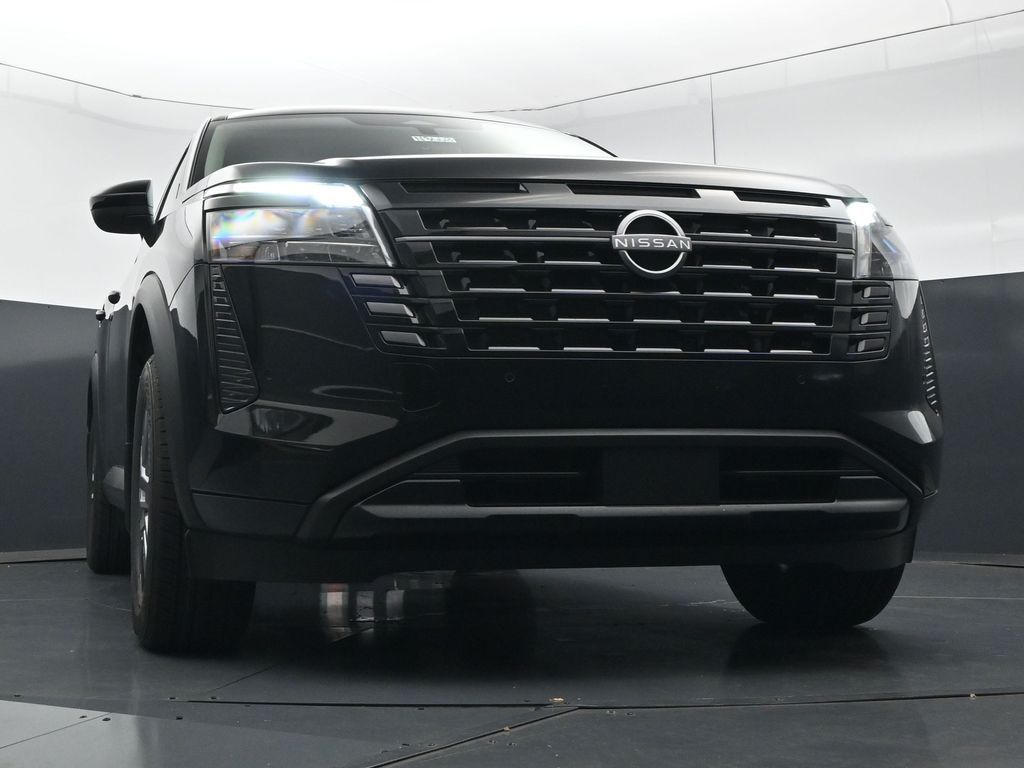 2026 Nissan Pathfinder SV Image 2 of 41