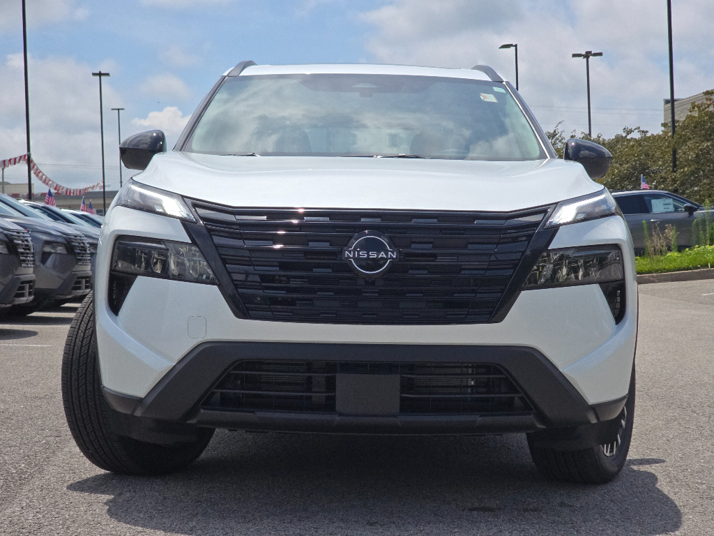 2026 Nissan Rogue Dark Armor Image 2 of 32
