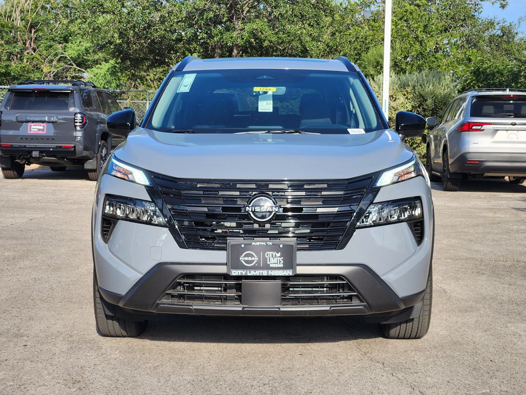 2026 Nissan Rogue Dark Armor Image 2 of 32