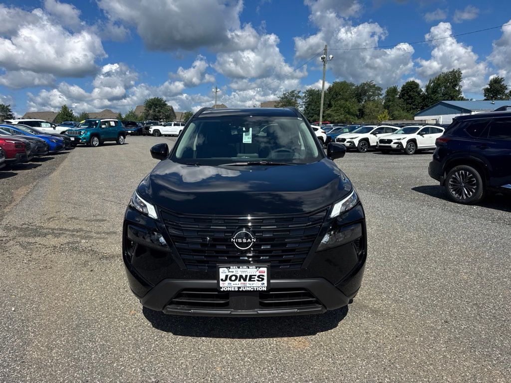 2026 Nissan Rogue Dark Armor Image 2 of 18