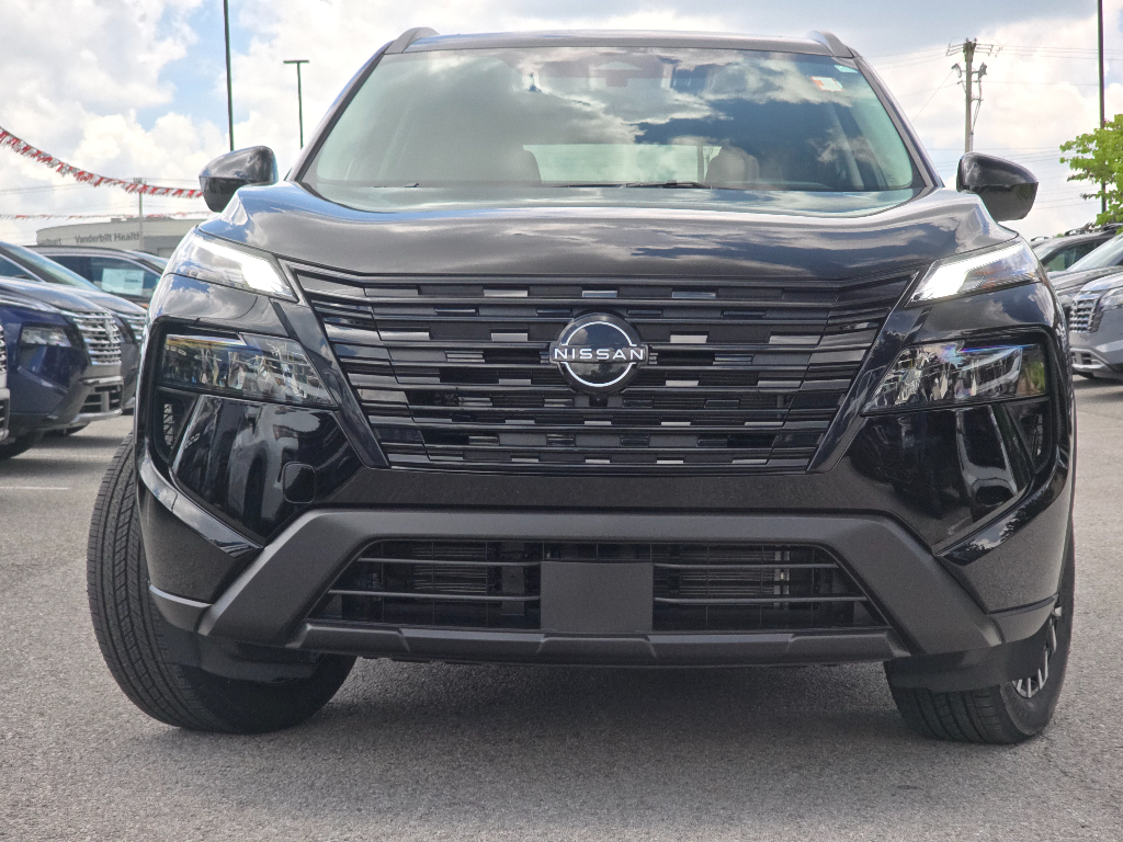 2026 Nissan Rogue Dark Armor Image 2 of 32