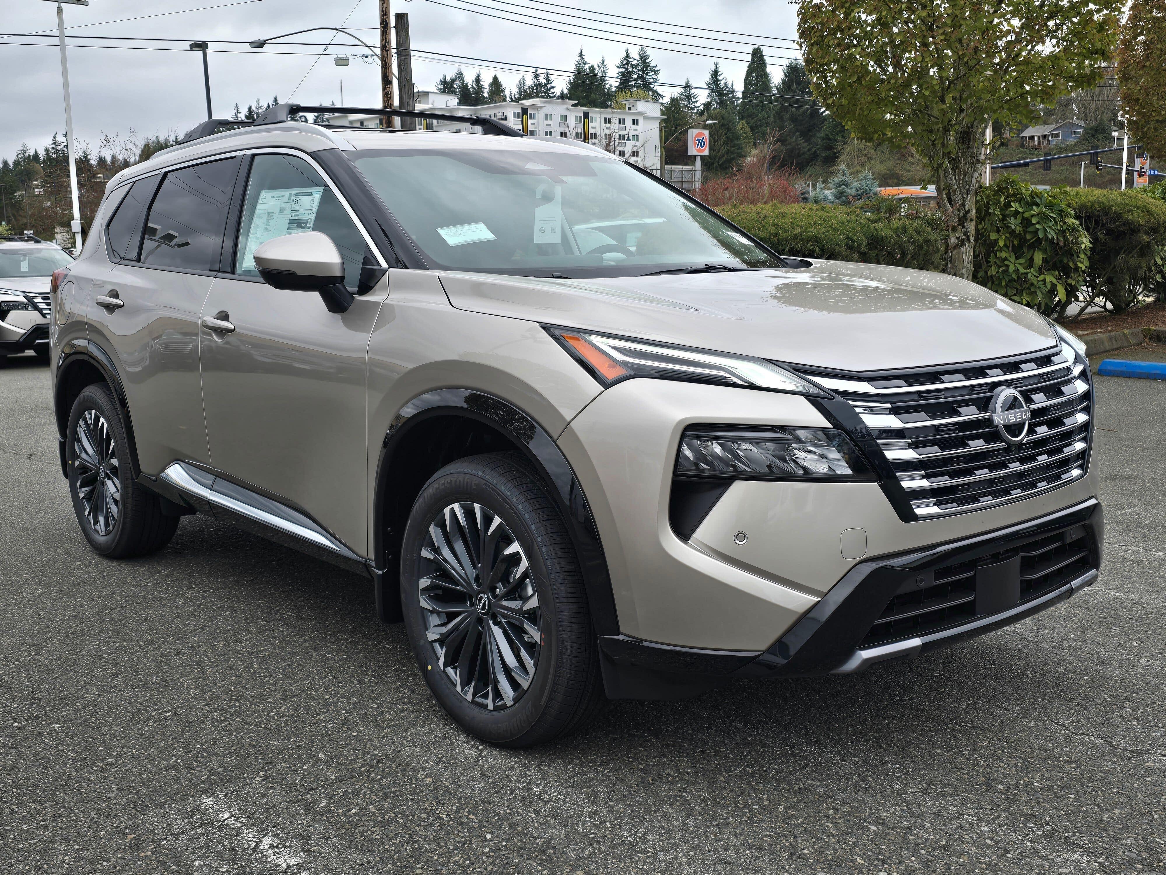 2026 Nissan Rogue Platinum Image 3 of 35