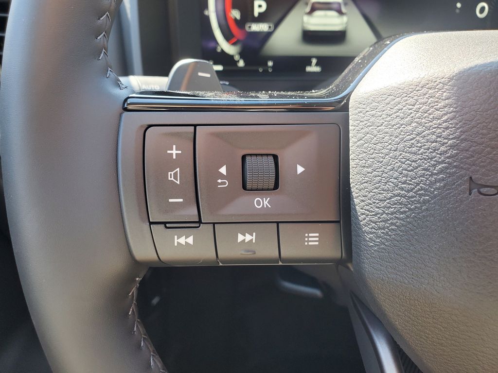 2026 Nissan Rogue Platinum Image 17 of 21