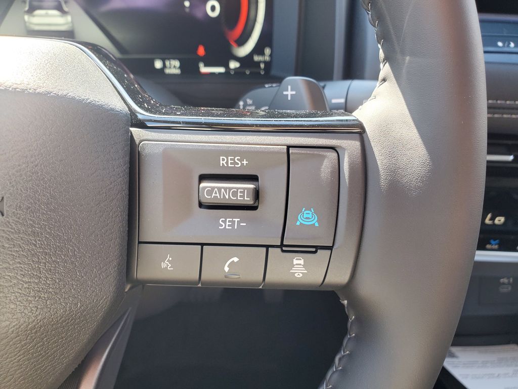 2026 Nissan Rogue Platinum Image 18 of 21