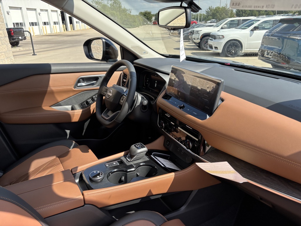 2026 Nissan Rogue Platinum Image 12 of 30