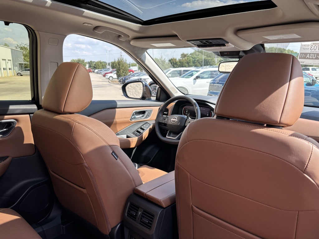 2026 Nissan Rogue Platinum Image 16 of 30