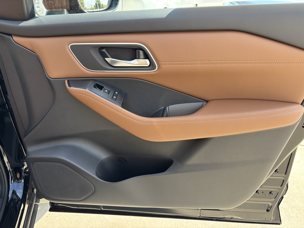 2026 Nissan Rogue Platinum Image 24 of 30