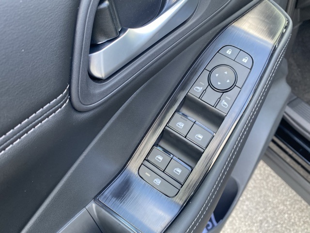 2026 Nissan Rogue SV Image 29 of 37